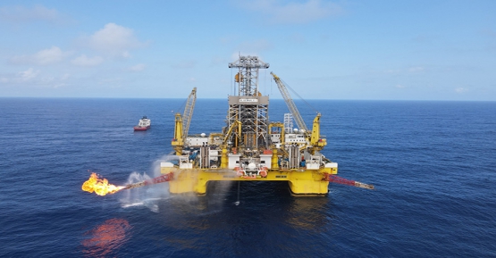 超深水半潛式鉆井平臺(tái) 藍(lán)鯨1號(hào)